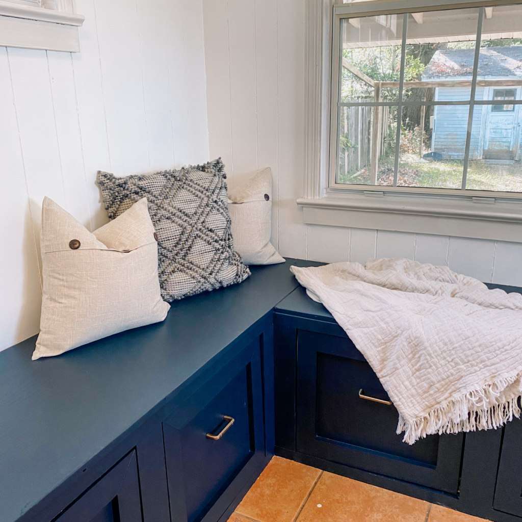How to build a kitchen nook bench seat with storage
