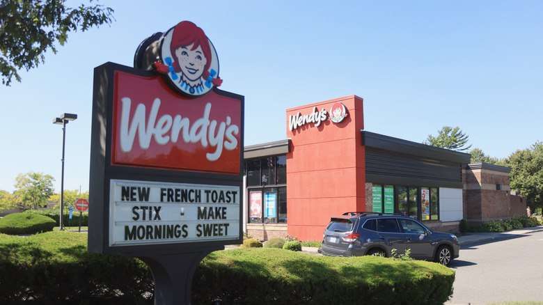 When Does Wendys Start Serving Lunch?