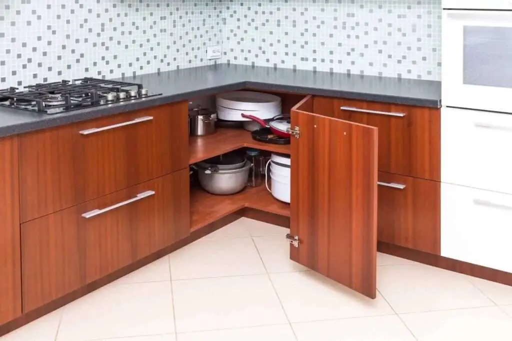 How to organize corner kitchen cabinets
