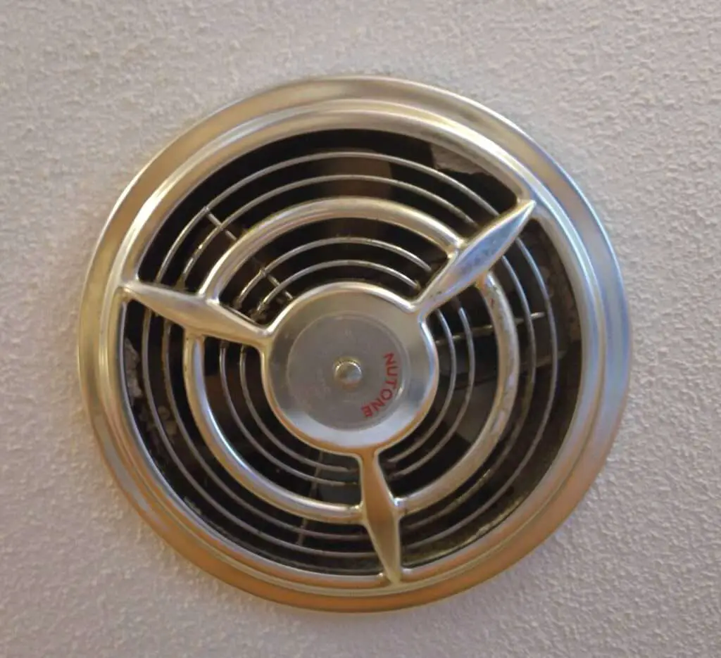 How to Close Kitchen Exhaust Fan Hole