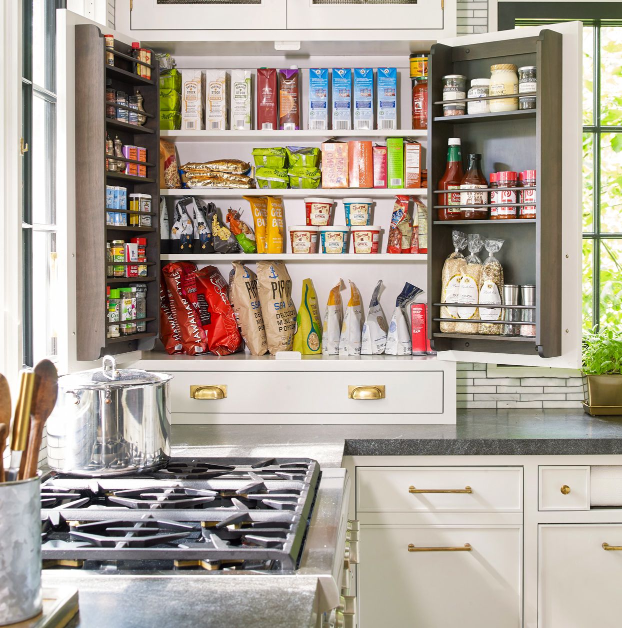 How to Arrange Your Kitchen Cabinets